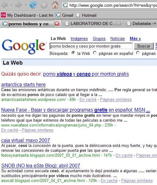 Screen capture from google.com.pe, Google's subdomain in Peru, taken in 2007. The search query is, without quotation marks, "porno bideos y ceso por monton gratis." A blog titled "SNOB (NO lea eSte Blog)" appears as the fourth search result. Highlighted keywords are "cesó" and "por videos"